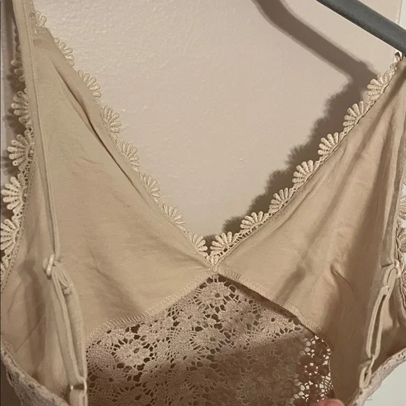 NWOT Beige Floral Crochet Lace Top - Picture 5 of 6